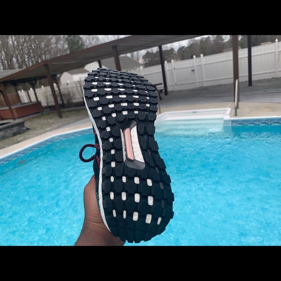 Adidas Ultraboost Continental Size 7 Womens - Picture 4 of 5